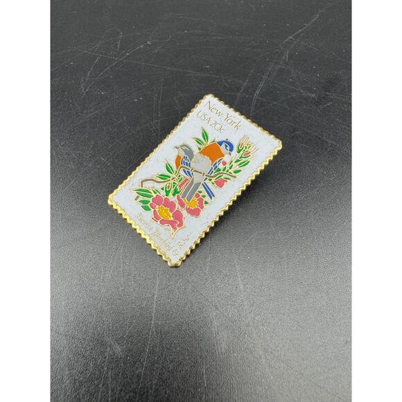 1982 Eastern Bluebird Postal Stamp Enamel Pin - Picture 3 of 6